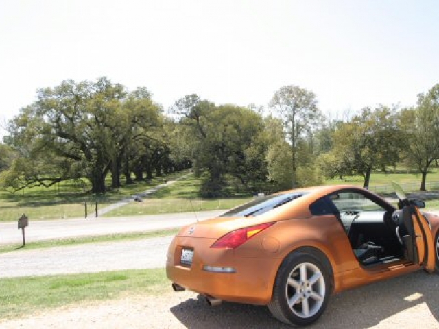 My Z350 parked at the historic Oak Alley Plantation located on the west bank of the Mississippi River, Louisiana, Mar, 2004