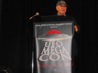 UFO Megacon 2019 - Calvin Parker On Stage