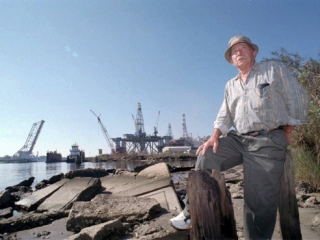 Charlie Hickson in 1998 at the site of the Pascagoula abduction. (image credit: AP Photo/Mississippi Press, William Colgin)