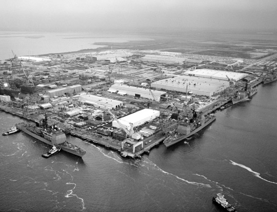 The Ingalls Shipyard in 1985 with several U.S. Navy ships in Pascagoula, Mississippi